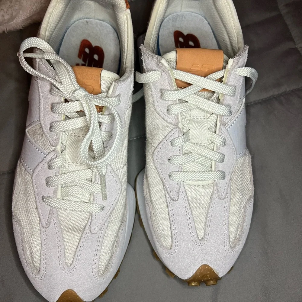 New Balance classics 327. White Cream and tan. Women’s 8. - Picture 14 of 16